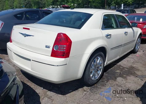 2010 Chrysler 300 Touring/Signature Series/Executive Series z USA, uszkodzony, nr VIN 2C3CA5CV1AH218187